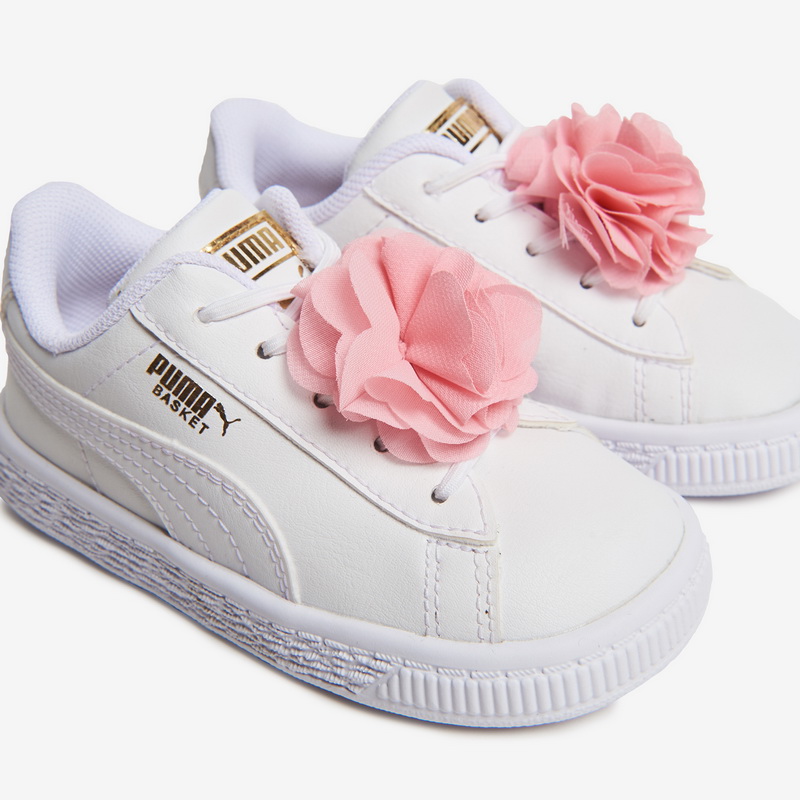 puma with flowers